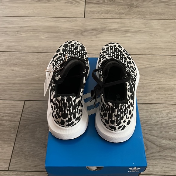 Adidas Swift Run - Picture 5 of 7